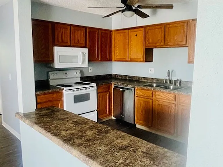 ONE & TWO BEDROOM APARTMENTS IN ANKENY! — Photo 20