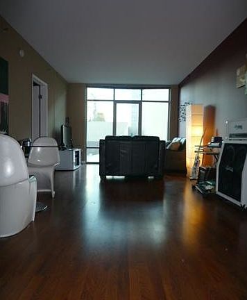 5th image of 425 W Beech St Unit 412