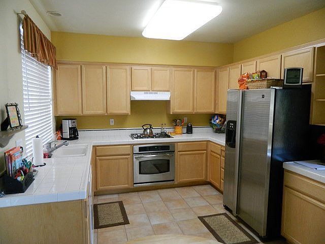 2nd image of 2728 Sequoia St