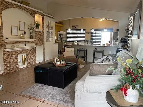 2 bed, 1.0 bath, 1000 sqft, $1,200 — Photo 4
