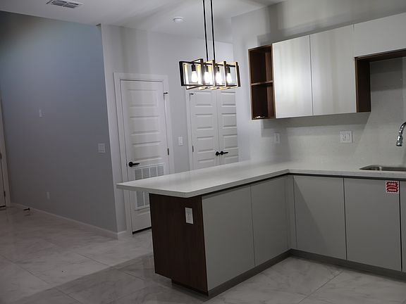 4th image of 1005 Hidden Hills St #3