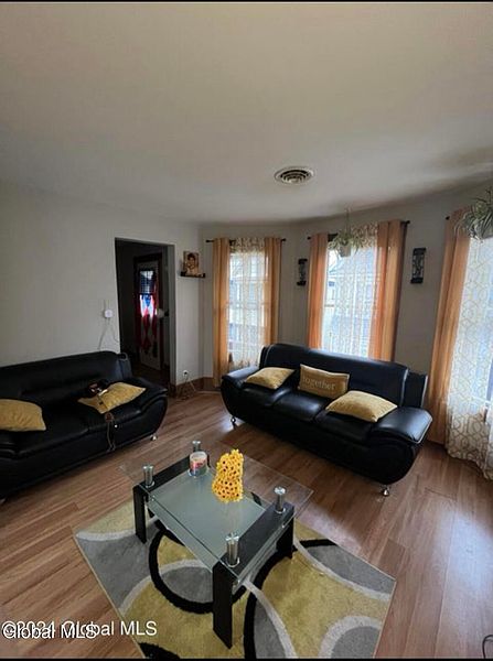 5th image of 13 Ingersoll Avenue