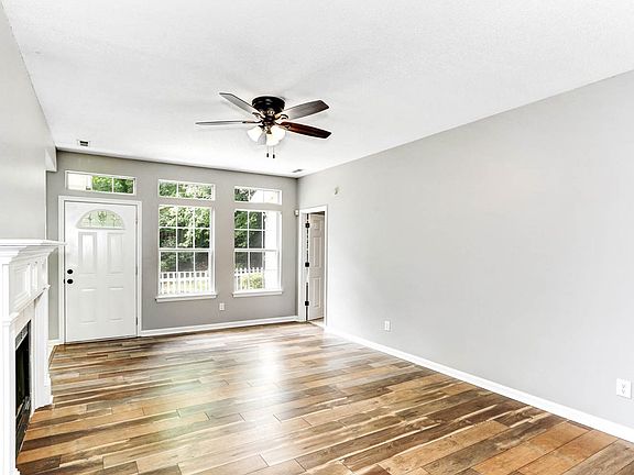 2nd image of 324 Harvestwood Ct