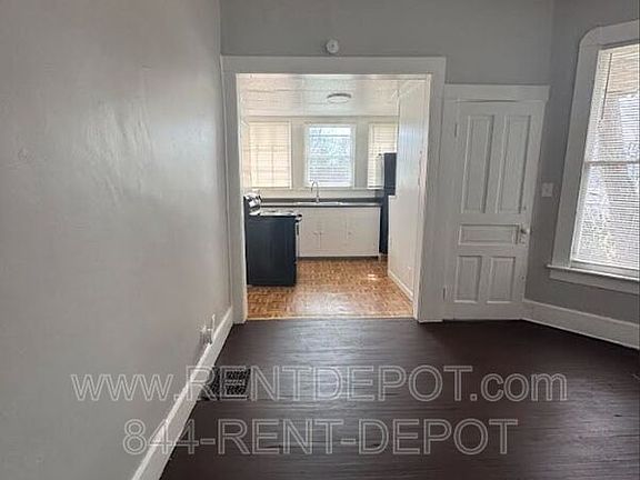 4th image of 1419 SE 2nd St
