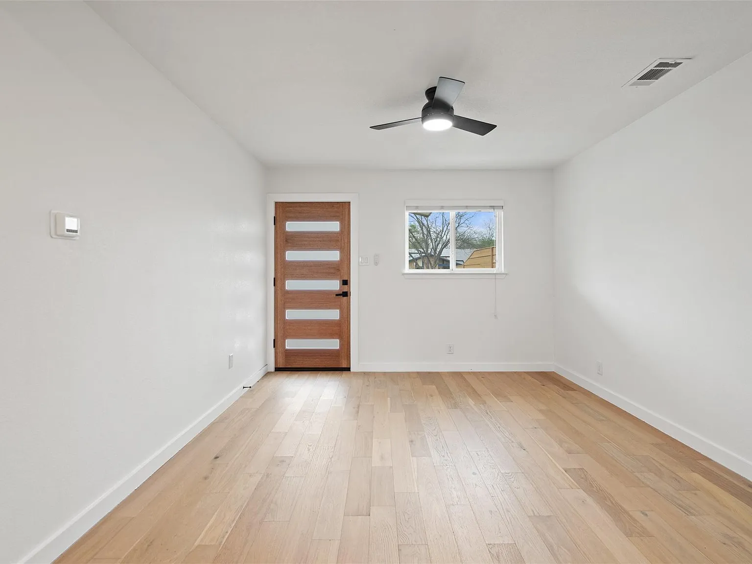 2 bed, 1.0 bath, 720 sqft, $1,650 — Photo 2