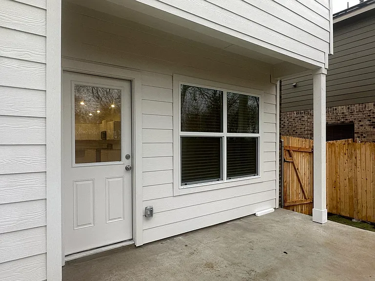 361 Sonterra Dr — Photo 36