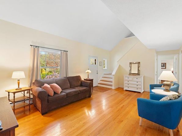 29 Howard Ave, Scituate, RI 02831