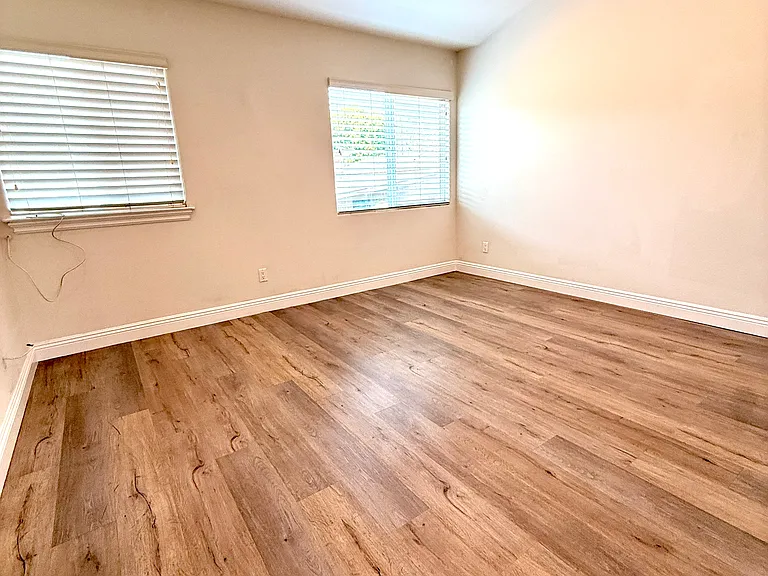 MASTER BEDROOM (2ND FLOOR)