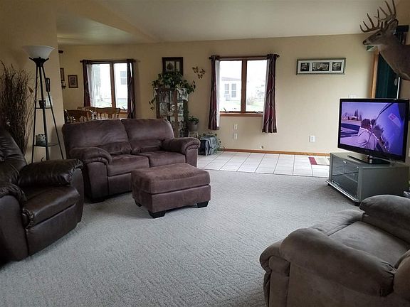 3rd image of 606 14th Ave