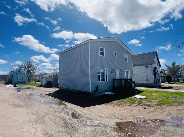 68 McGee St, Springhill, NS B0M 1X0