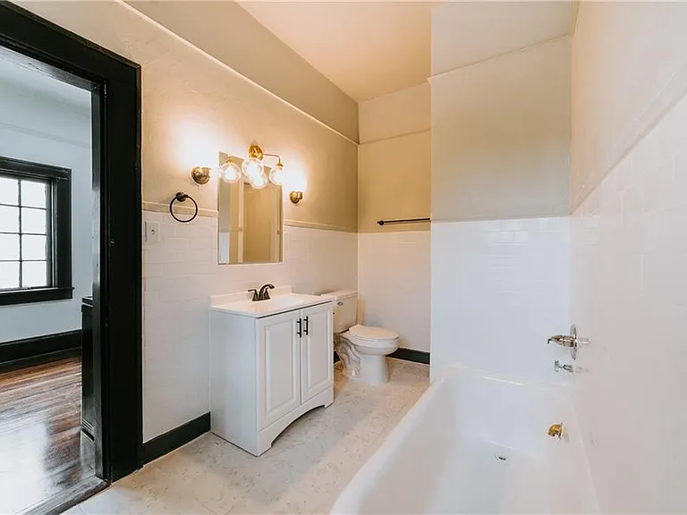207 Michigan Ave #3 — Photo 16
