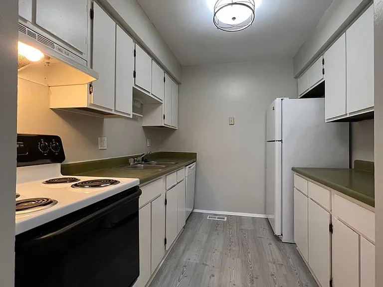 3535-3537 Golden Meadows Ct — Photo 2