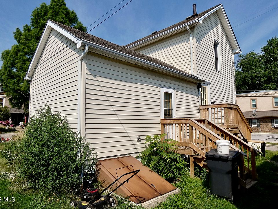 2nd image of 142 N Main St