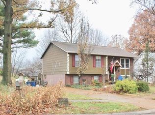 2381 Meadowpark Ct, Maryland Heights, MO