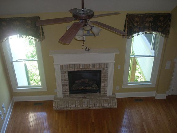 5th image of 20 Creekview Dr