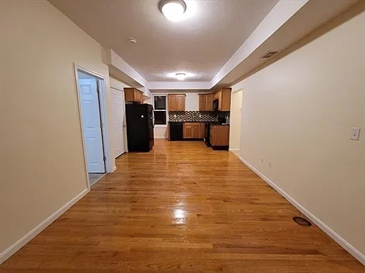 3 bed, 1000 sqft, $2,800 — Photo 3