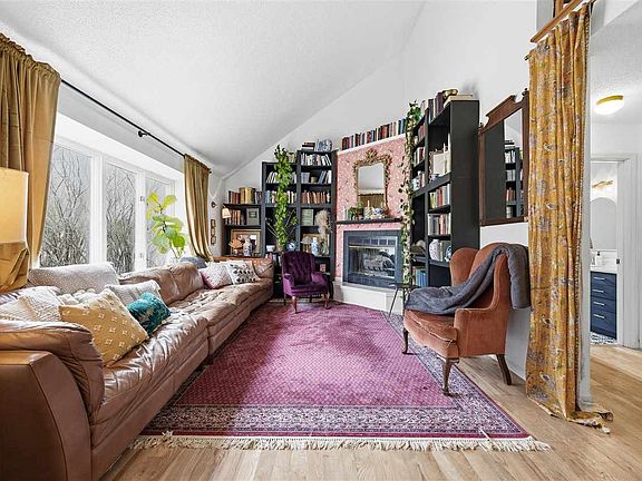 4th image of 709 Holiday Rd