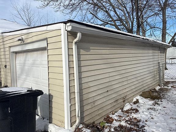 3rd image of 410 Hilliard Rd