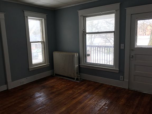 3rd image of 1547 Queen Ave NE #2
