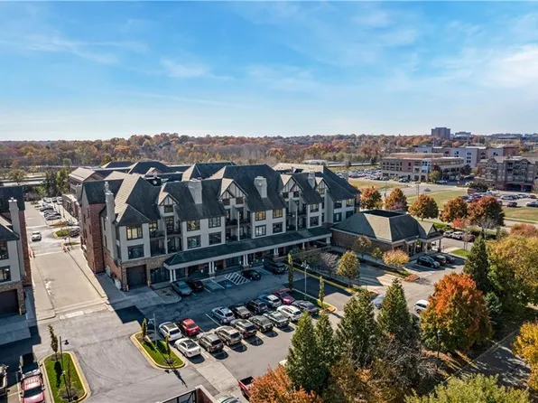 10511 Mission Rd Unit 211A, Leawood, KS 66206