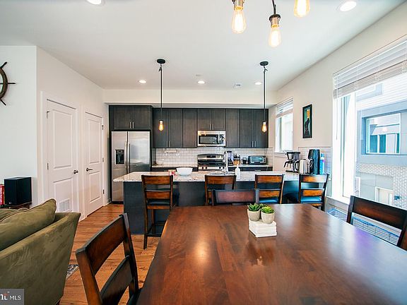 4th image of 2128 Kensington Walk