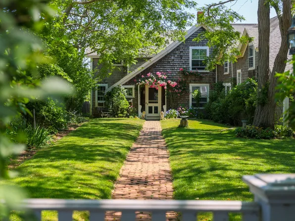 13 Cliff Rd, Nantucket, MA 02554