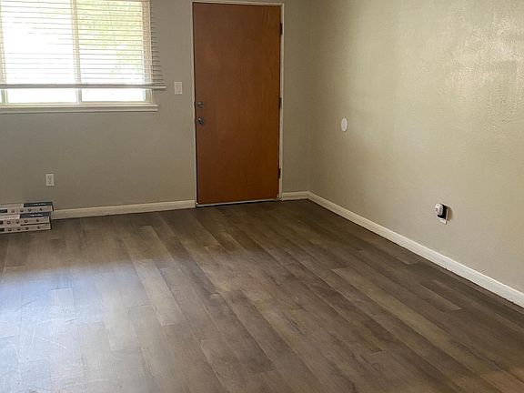4th image of 1008 W Runyan Ave