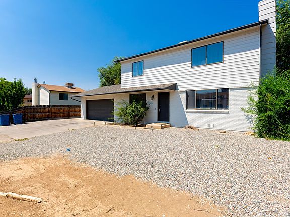 2nd image of 2834 Lexington Ln