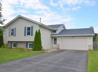 6392 Garrett Ln, Rockford, IL 61107