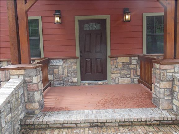 3rd image of 223 Laura Ln