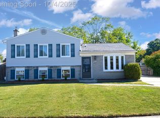 42708 Wilmington Dr, Sterling Heights, MI 48313