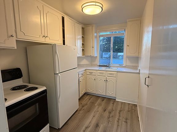 2nd image of 22 N San Mateo Dr APT 202