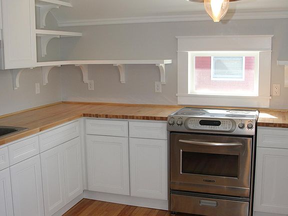 2nd image of 735 Geranium Ave E #2
