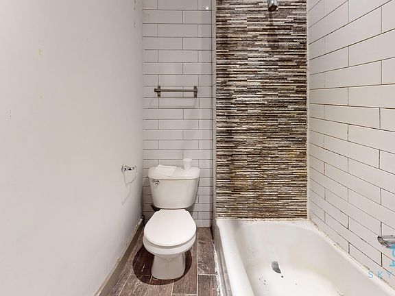 4th image of 874 Kent Ave #3R