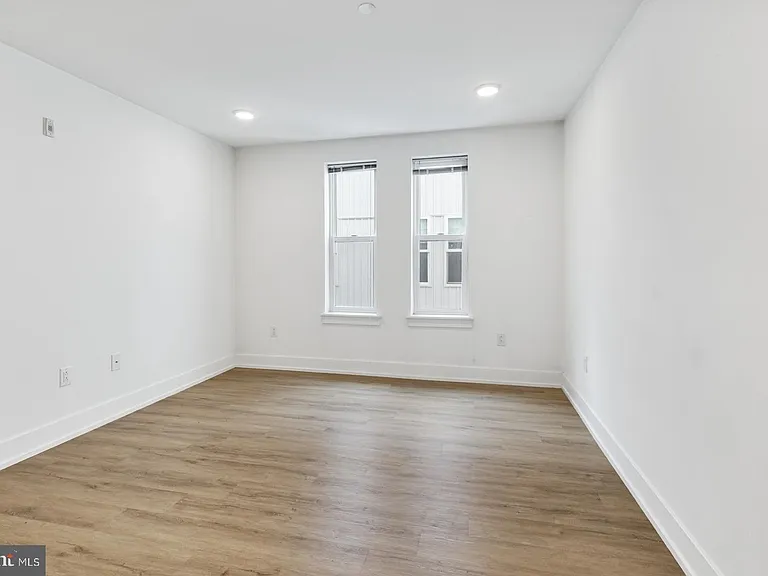 1335 N Marston St #402 — Photo 24