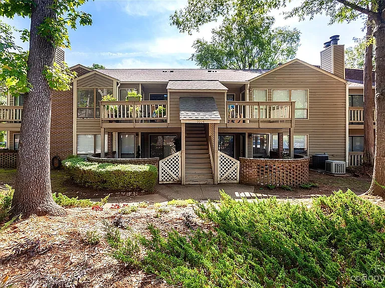 2 bed, 964 sqft, $1,950 — Photo 1