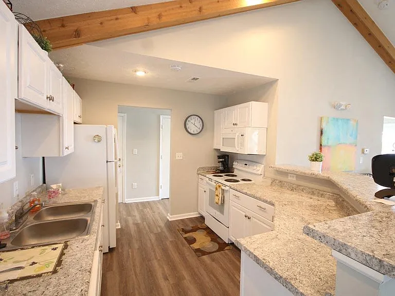 Maple Tree Apartments — Photo 4