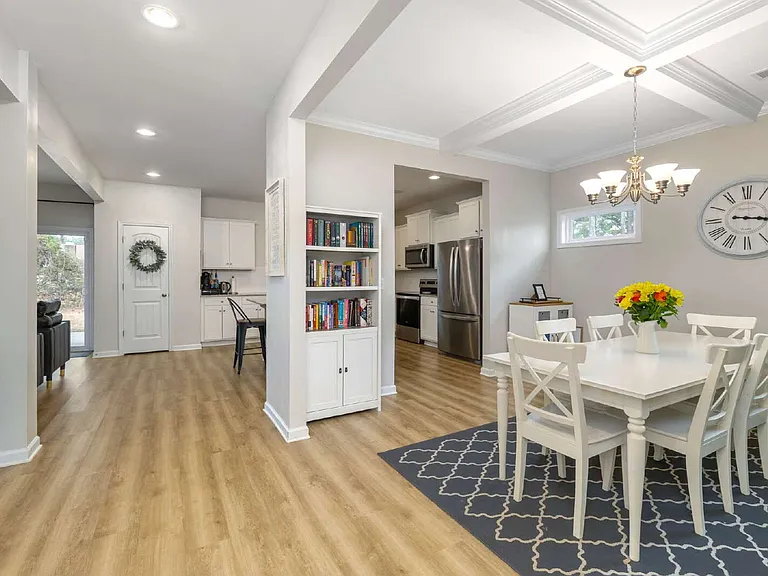 900 Curlew Cir — Photo 13
