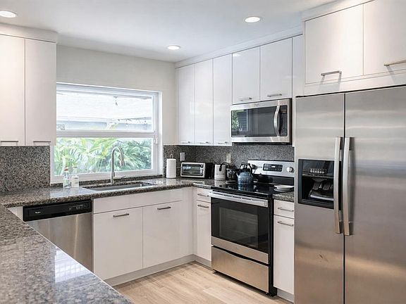 5th image of 126 Laurel Rd