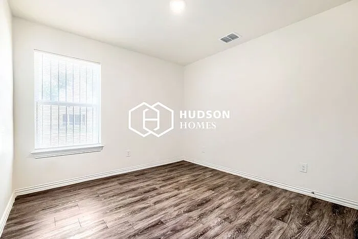 204 Coronado Ave — Photo 9
