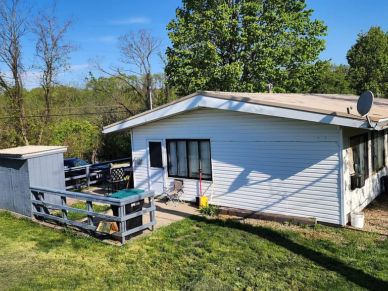 201 Woods Edge Ln — Photo 18