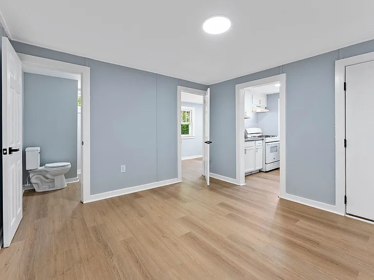 24 Begonia St — Photo 4