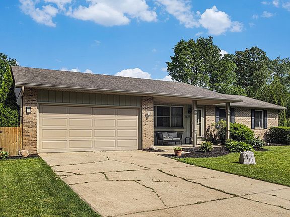 4th image of 55220 E Lori Ln