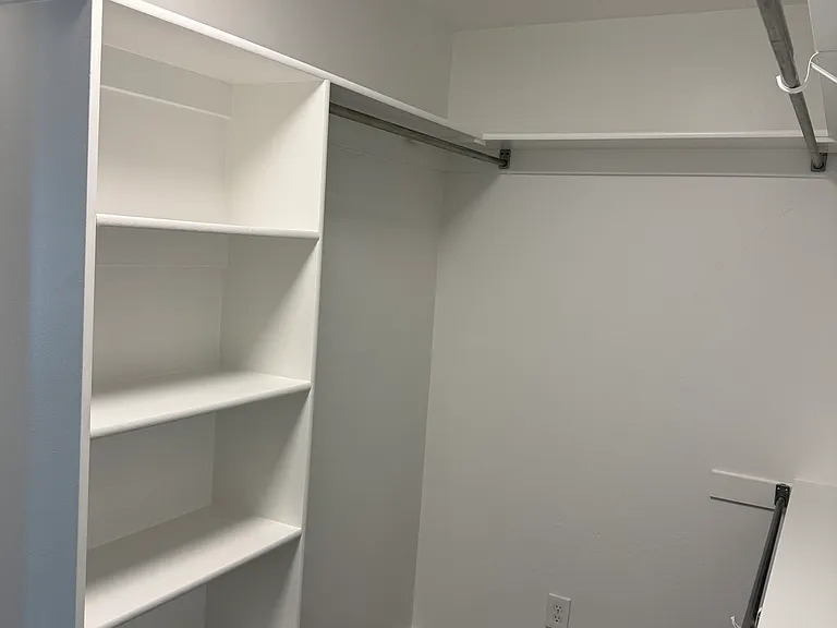 587 N Hills Ct — Photo 15