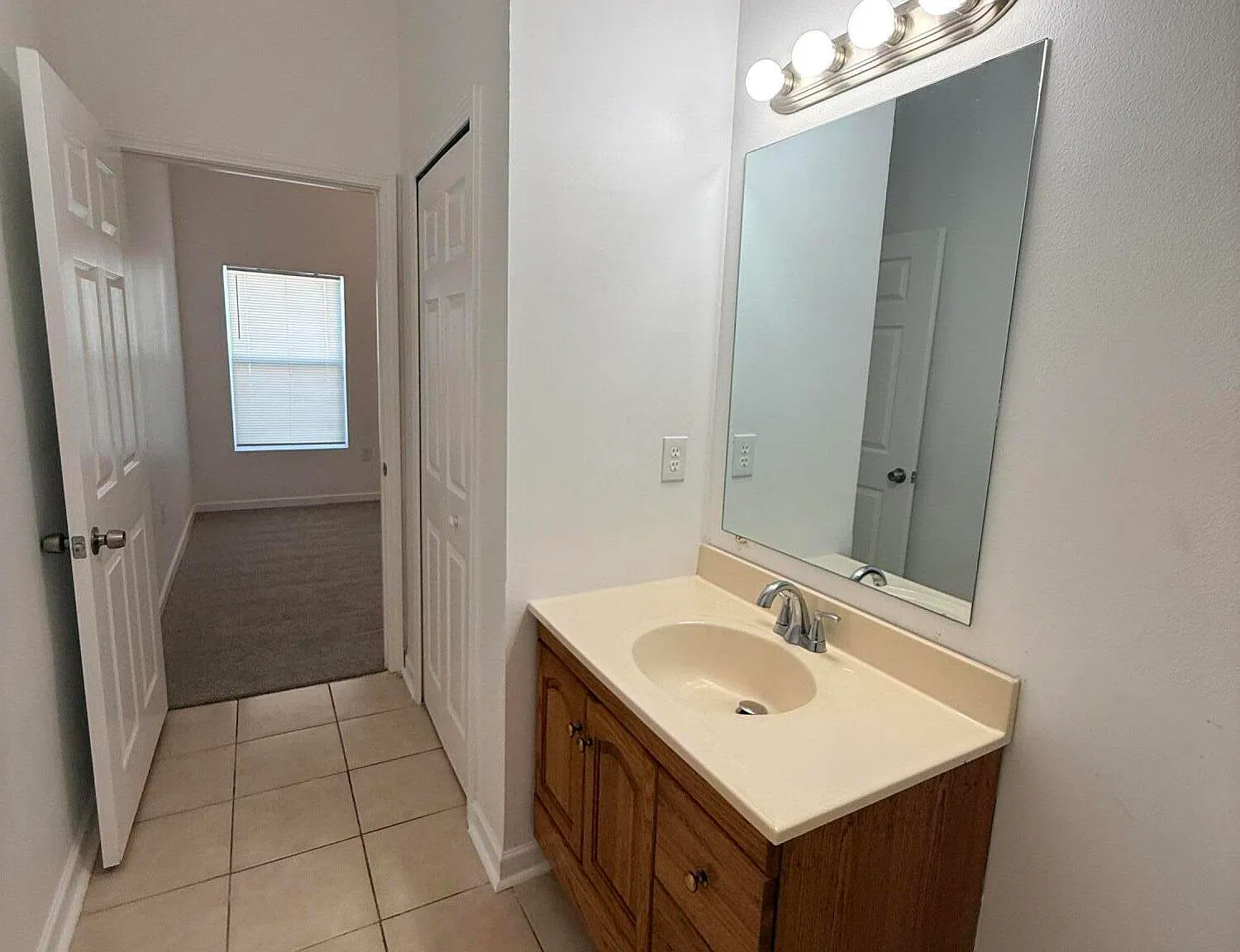 2 bed, 2.0 bath, 940 sqft, $1,285 — Photo 4