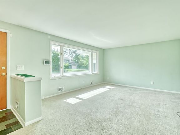 2nd image of 82 Woolacott Rd