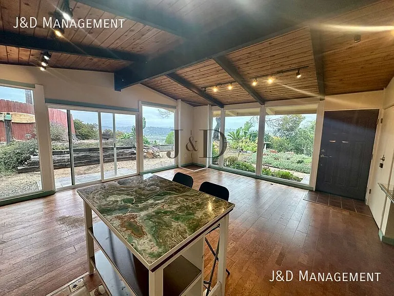2031 Crest Dr — Photo 1
