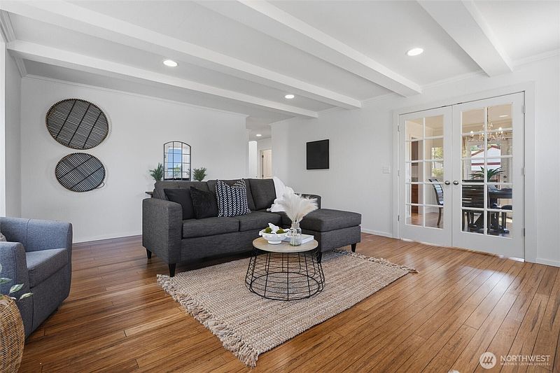 5th image of 1601 NE Sarai Court
