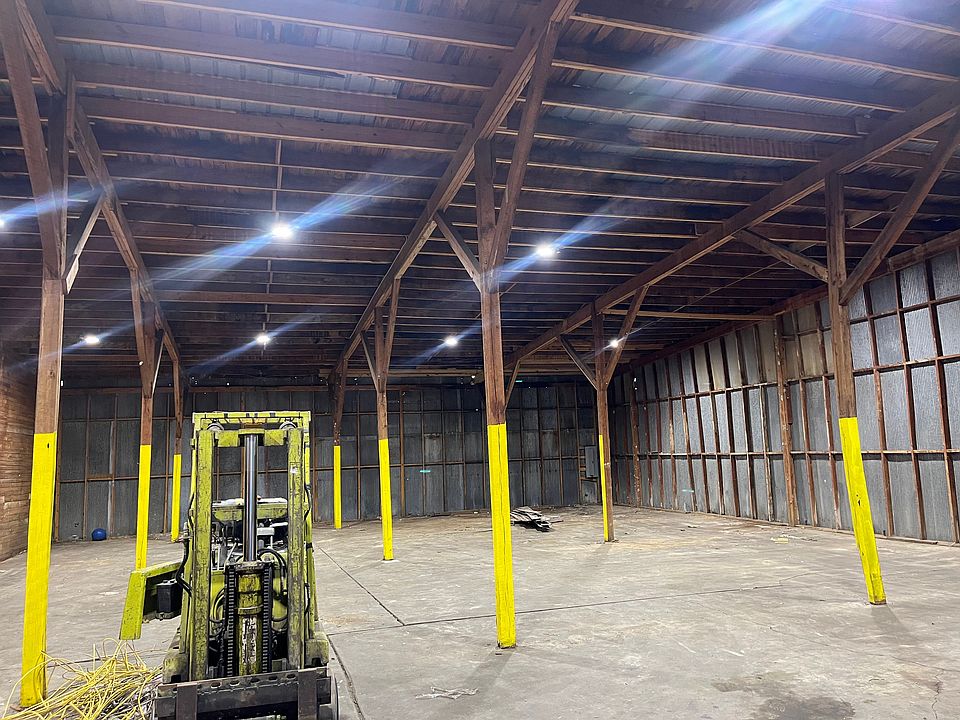 2nd image of 121 Stockyard St