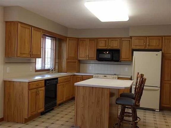 4th image of 236 Willowood Cir